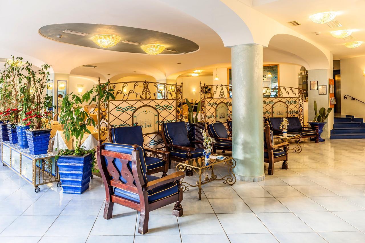 Aragona Palace & 4*